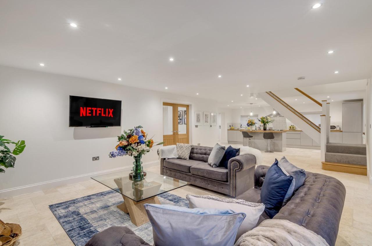 Spacious 6-Bed Home, Near The Norfolk Broads Clippesby Exterior photo