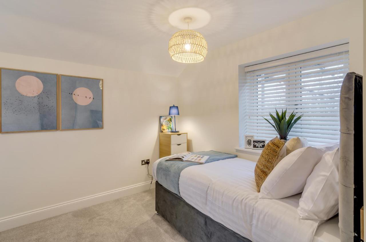 Spacious 6-Bed Home, Near The Norfolk Broads Clippesby Exterior photo