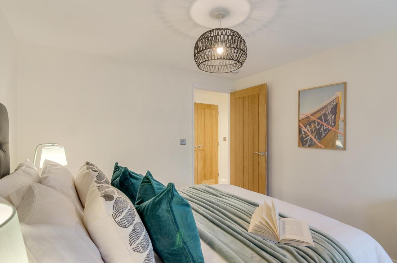 Spacious 6-Bed Home, Near The Norfolk Broads Clippesby Exterior photo